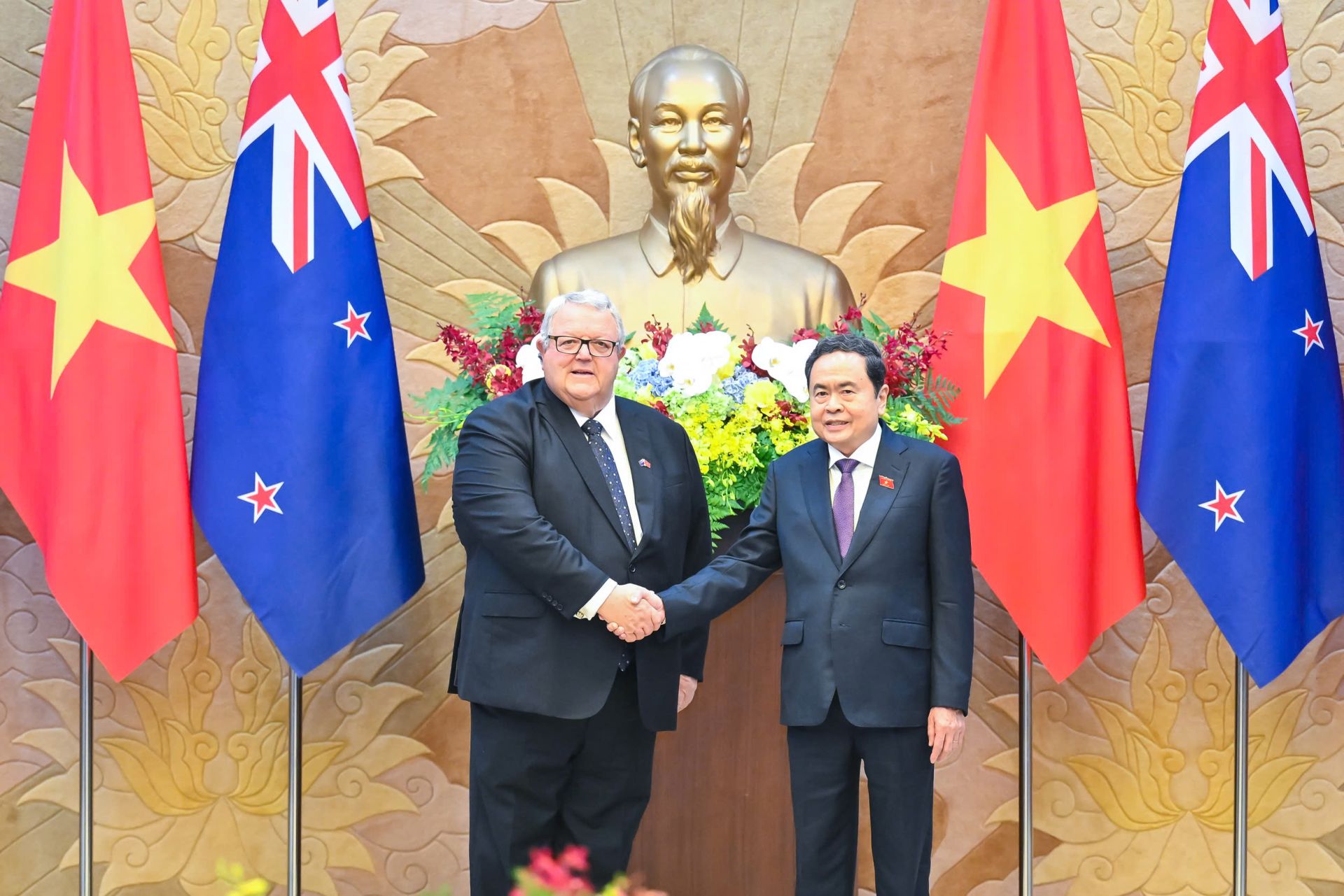 Chủ tịch Quốc hội Trần Thanh Mẫn đón Chủ tịch Quốc hội New Zealand Gerry Brownlee