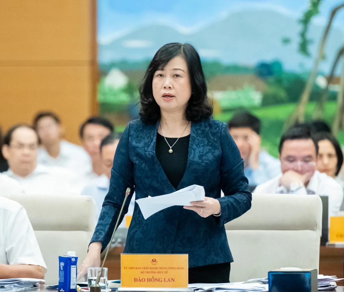 Bộ trưởng Bộ Y tế Đào Hồng Lan phát biểu tại phiên giải trình. Ảnh: Phạm Thắng