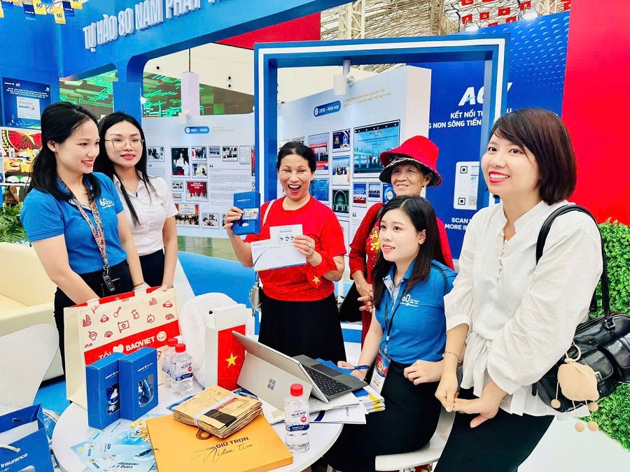 Khách hàng tham gia minigame vui nhộn, nhận quà tặng ý nghĩa Khách hàng tham gia minigame vui nhộn, nhận quà tặng ý nghĩa