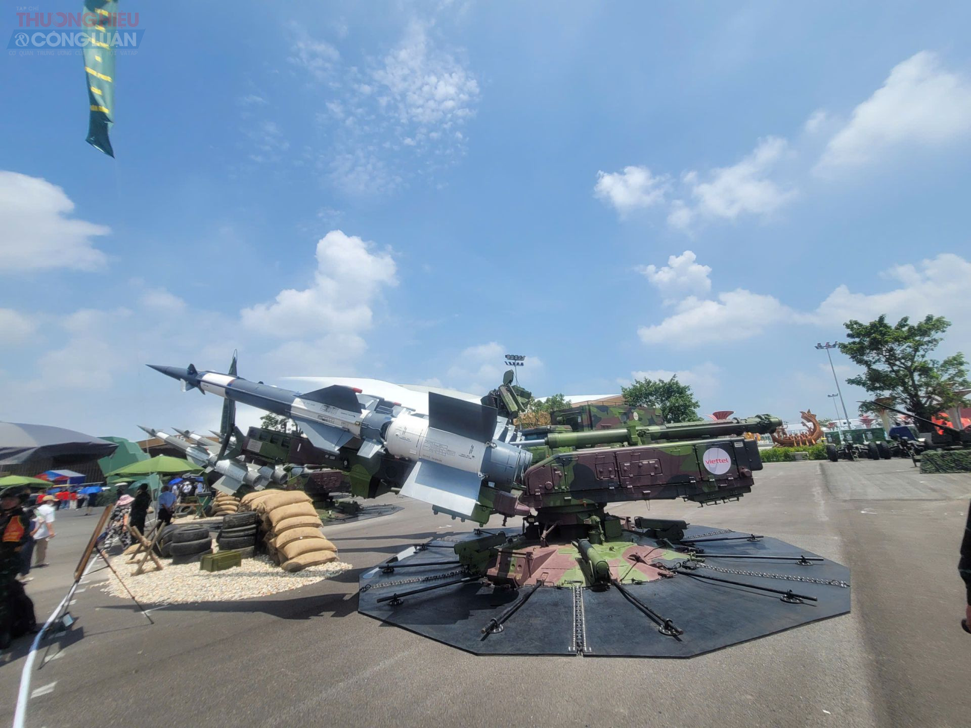 Hệ thống phòng không cùng tên lửa chiến thuật giới thiệu tại Triển lãm 80 năm thành tựu đất nước
