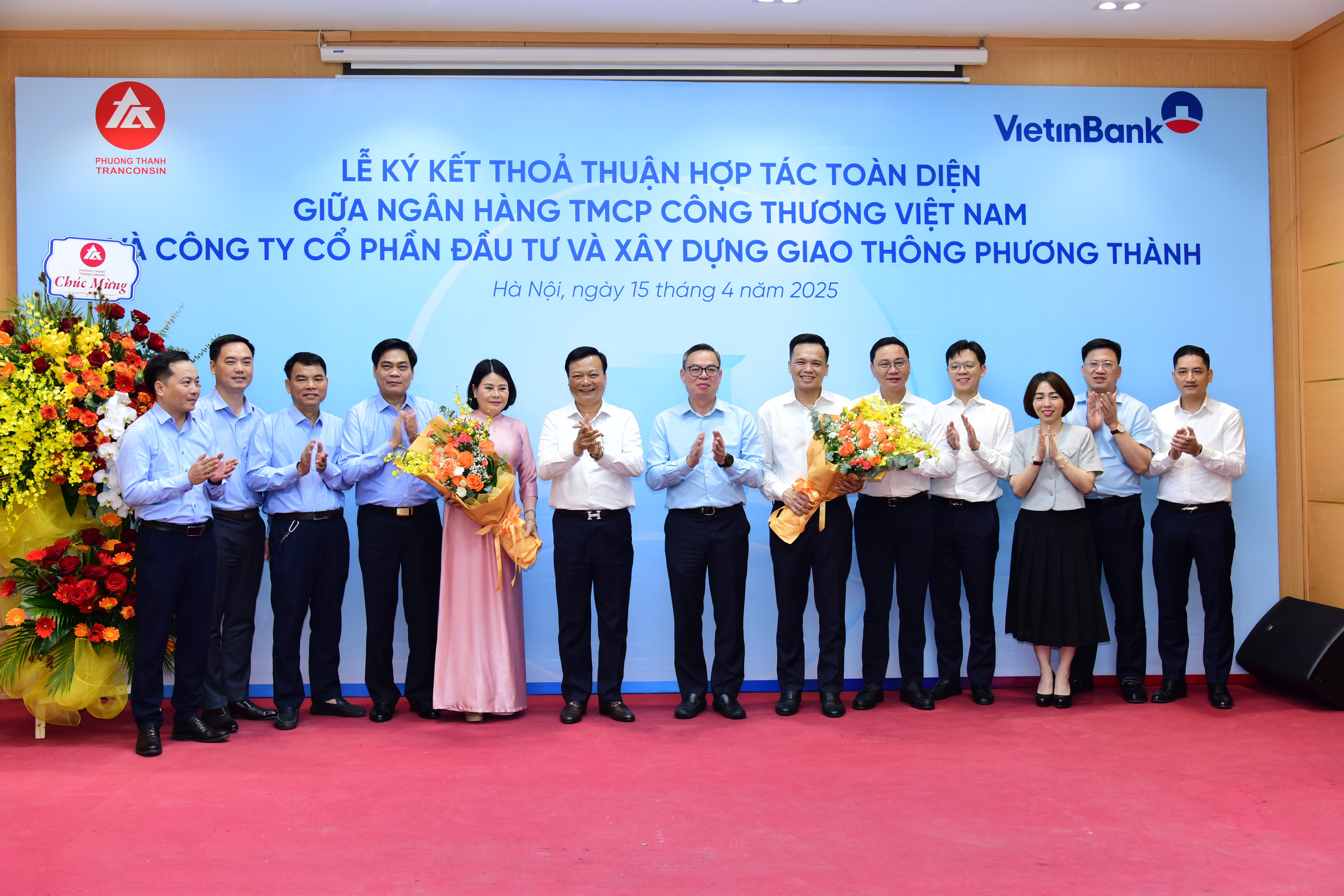 Lễ ký kết thỏa thuận hợp tác toàn diện giữa VietinBank và Phương Thành Tranconsin Lễ ký kết thỏa thuận hợp tác toàn diện giữa VietinBank và Phương Thành Tranconsin
