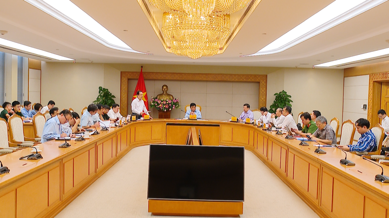 Phó Thủ tướng Nguyễn Chí Dũng yêu cầu, các bộ, ngành phải nỗ lực hơn nữa, nhất là người đứng đầu phải vào cuộc, quyết tâm, quyết liệt. Các bộ, ngành rà lại toàn bộ 652 nhiệm vụ, bóc tách các nhiệm vụ năm 2025 phải hoàn thành, để thấy rõ mỗi tháng phải hoàn thành bao nhiêu nhiệm vụ, cơ quan nào thực hiện - Ảnh: VGP/Thu Sa Phó Thủ tướng Nguyễn Chí Dũng yêu cầu, các bộ, ngành phải nỗ lực hơn nữa, nhất là người đứng đầu phải vào cuộc, quyết tâm, quyết liệt. Các bộ, ngành rà lại toàn bộ 652 nhiệm vụ, bóc tách các nhiệm vụ năm 2025 phải hoàn thành, để thấy rõ mỗi tháng phải hoàn thành bao nhiêu nhiệm vụ, cơ quan nào thực hiện - Ảnh: VGP/Thu Sa