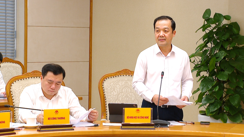 Đại diện các Bộ Tài chính, Công Thương, Công an đã có giải trình cụ thể về các nhiệm vụ đã thực hiện mà chưa thống kê kịp thời, các nhiệm vụ đã quá hạn chưa hoàn thành và cam kết sẽ đẩy nhanh việc thực hiện các nhiệm vụ được giao - Ảnh: VGP/Thu Sa Đại diện các Bộ Tài chính, Công Thương, Công an đã có giải trình cụ thể về các nhiệm vụ đã thực hiện mà chưa thống kê kịp thời, các nhiệm vụ đã quá hạn chưa hoàn thành và cam kết sẽ đẩy nhanh việc thực hiện các nhiệm vụ được giao - Ảnh: VGP/Thu Sa