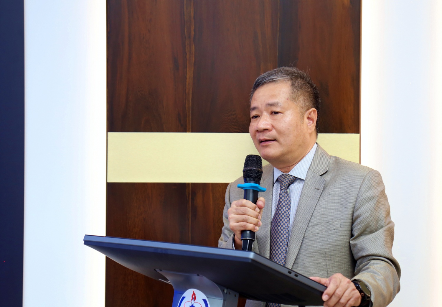 Ông Tạ Đức Tiến – Bí thư Đảng ủy, Chủ tịch HĐQT PVE tin tưởng việc hợp tác với HCMUTE sẽ mở ra cơ hội để PVE tiếp cận nguồn nhân lực trẻ, sáng tạo, đồng thời đóng góp thiết thực vào sự nghiệp đào tạo của Nhà trường