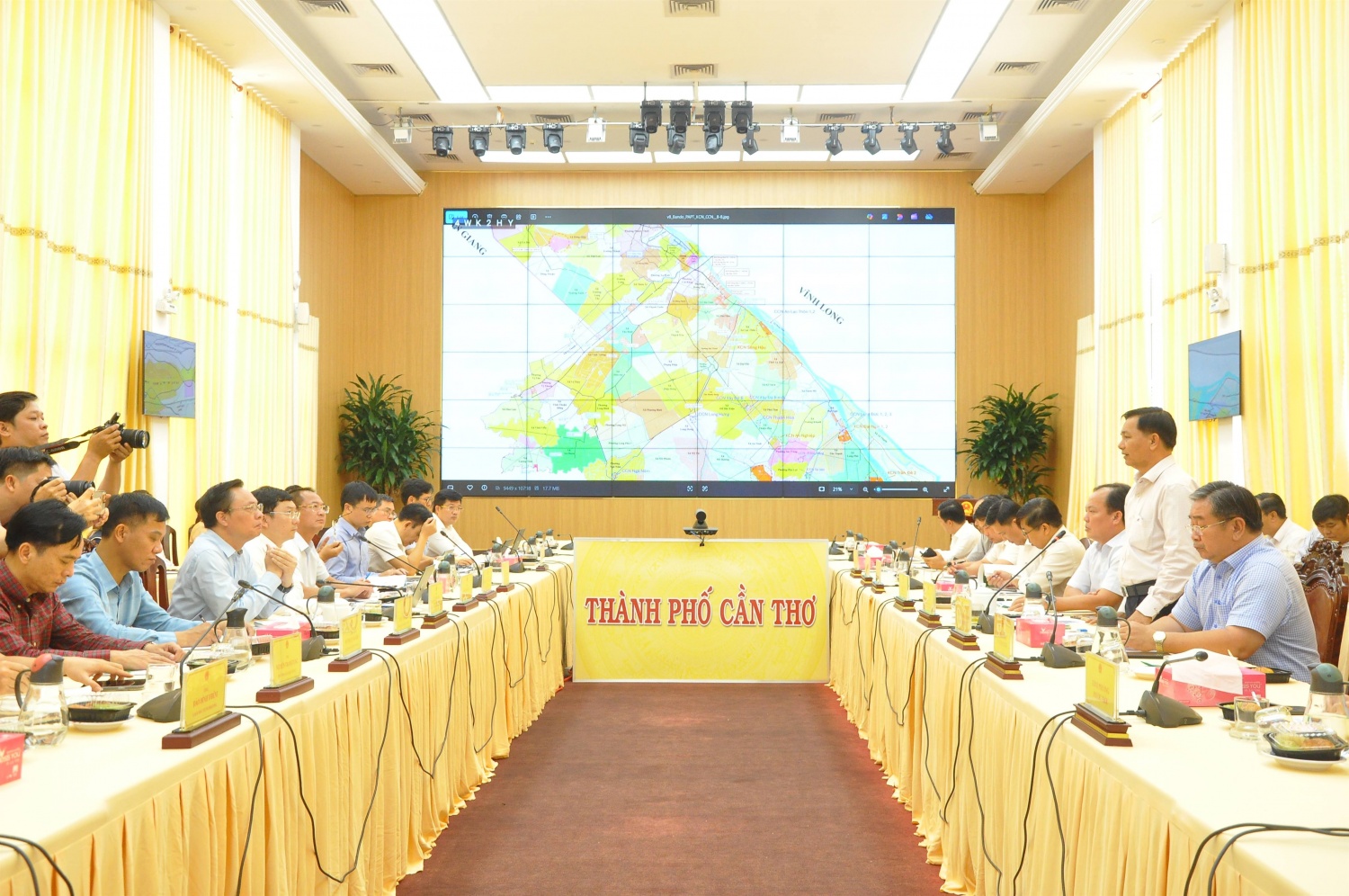 Buổi làm việc giữa Petrovietnam và lãnh đạo UBND TP. Cần Thơ về định hướng thực hiện Đề án (Ảnh: TTĐT Cần Thơ)