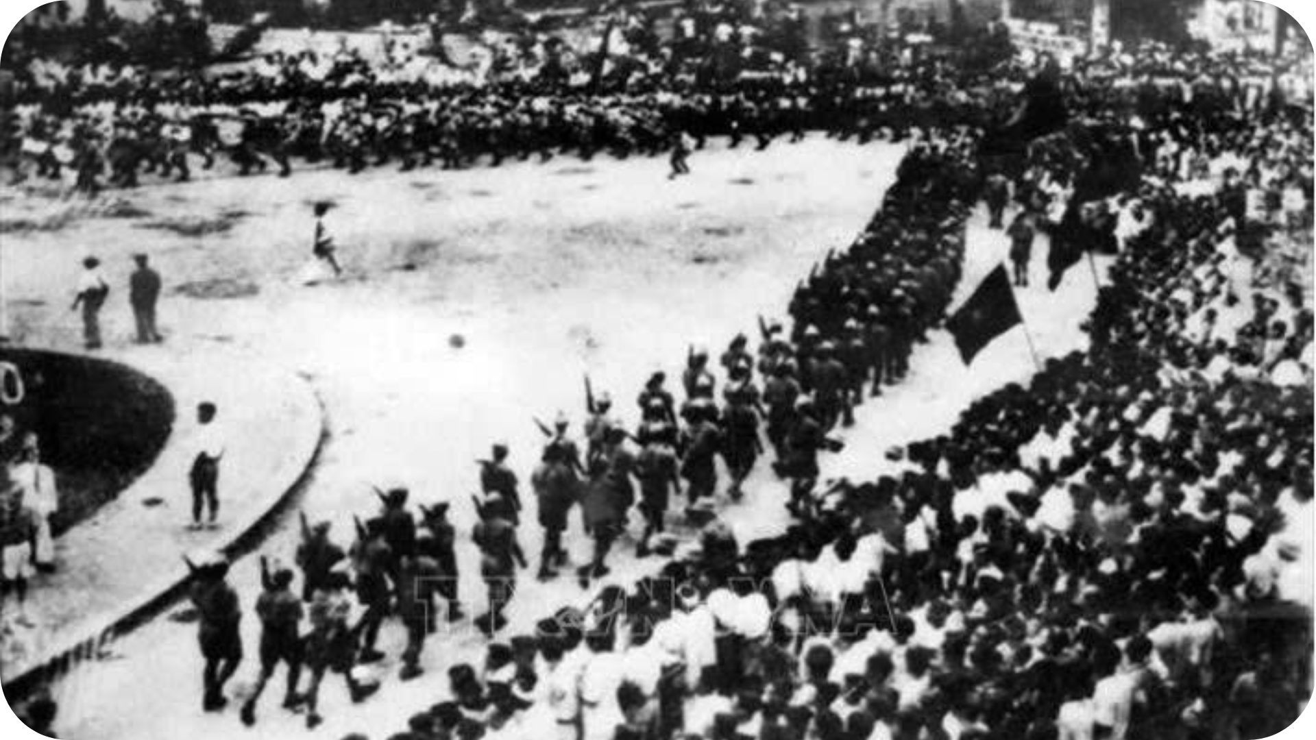 Ngày 28/8/1945, đoàn Giải phóng quân ở Việt Bắc về duyệt binh ở Quảng trường Nhà hát Lớn Hà Nội. (Ảnh: Nguyễn Bá Khoản/TTXVN)