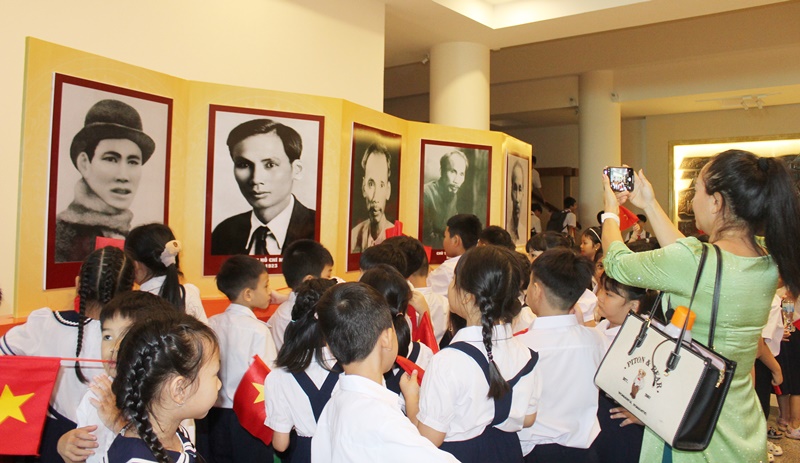 Ấn tượng trưng bày chuyên đề “Hồ Chí Minh - Những nét phác họa chân dung”