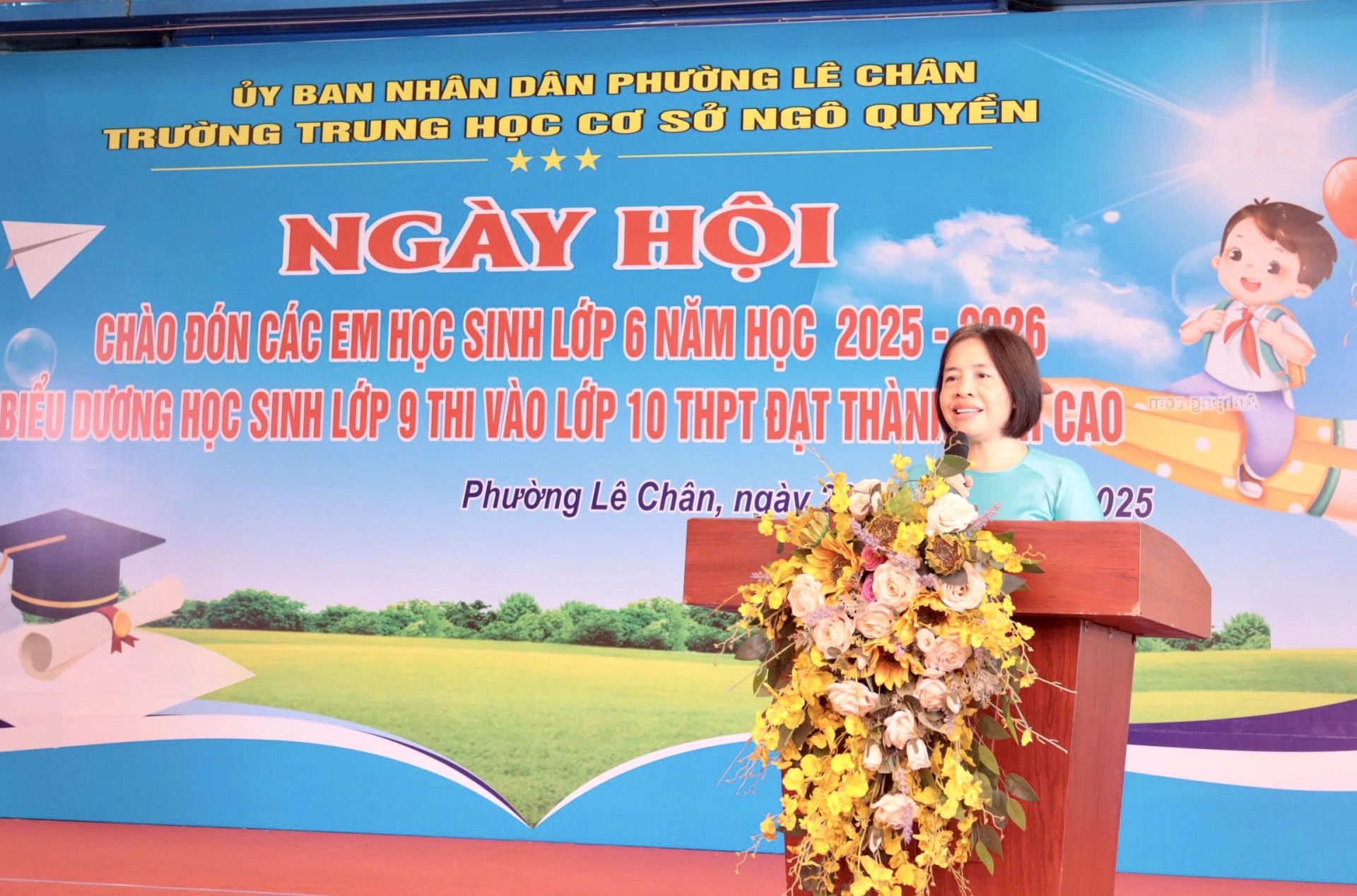 Nhà giáo Cao Hồng Chín, Hiệu trưởng Trường THCS Ngô Quyền phát biểu tại Ngày hội. Nhà giáo Cao Hồng Chín, Hiệu trưởng Trường THCS Ngô Quyền phát biểu tại Ngày hội.