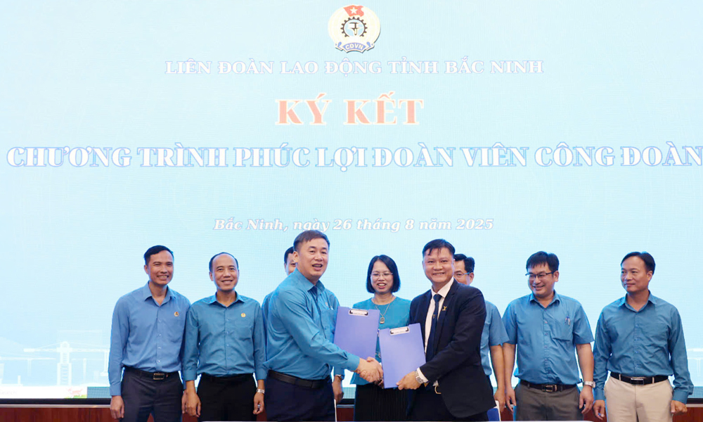 Đồng chí Thạch Văn Chung, Phó Chủ tịch Ủy ban MTTQ tỉnh, Chủ tịch Liên đoàn Lao động tỉnh ký thỏa thuận hợp tác triển khai chương trình phúc lợi đoàn viên với đại diện Công ty trách nhiệm hữu hạn Medlatec Việt Nam. Đồng chí Thạch Văn Chung, Phó Chủ tịch Ủy ban MTTQ tỉnh, Chủ tịch Liên đoàn Lao động tỉnh ký thỏa thuận hợp tác triển khai chương trình phúc lợi đoàn viên với đại diện Công ty trách nhiệm hữu hạn Medlatec Việt Nam.