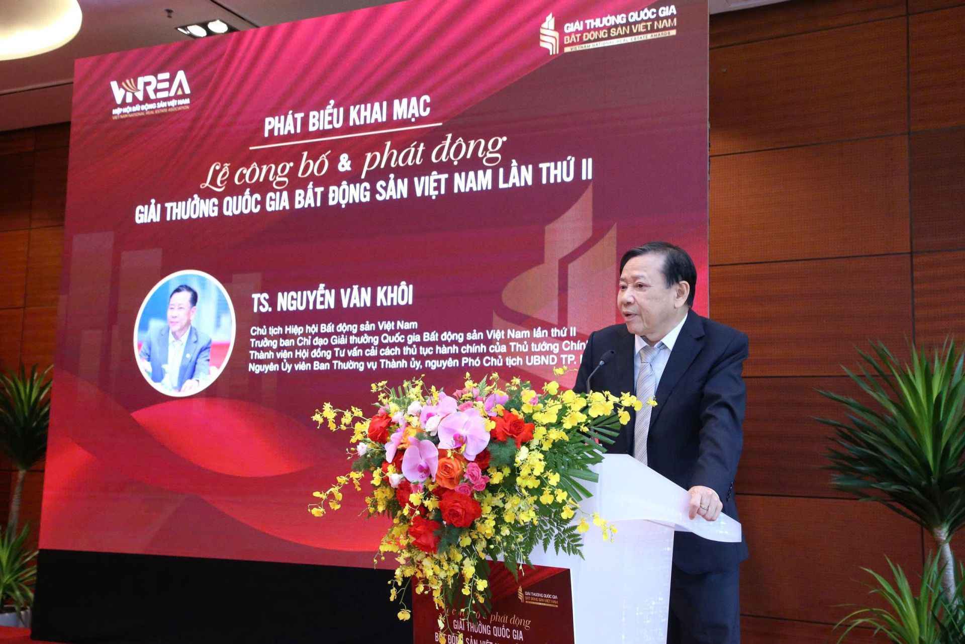 TS. Nguyễn Văn Khôi – Trưởng ban Chỉ đạo Giải thưởng, Chủ tịch Hiệp hội Bất động sản Việt Nam phát biểu tại buổi lễ TS. Nguyễn Văn Khôi – Trưởng ban Chỉ đạo Giải thưởng, Chủ tịch Hiệp hội Bất động sản Việt Nam phát biểu tại buổi lễ