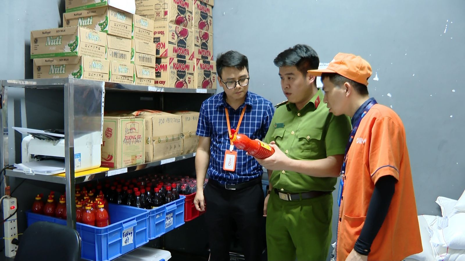 Lực lượng Công an Ninh Bình tăng cường kiểm tra an toàn thực phẩm