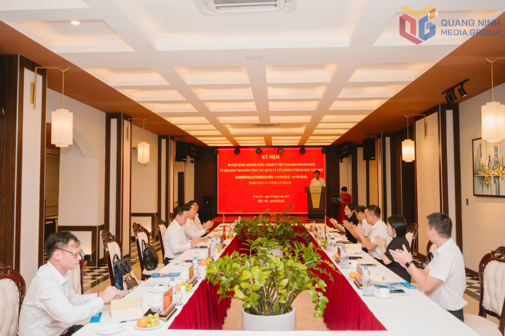 Cục Thương mại Phòng Thành Cảng chúc mừng BQL Cửa khẩu tỉnh Quảng Ninh nhân kỷ niệm 80 năm Quốc khánh