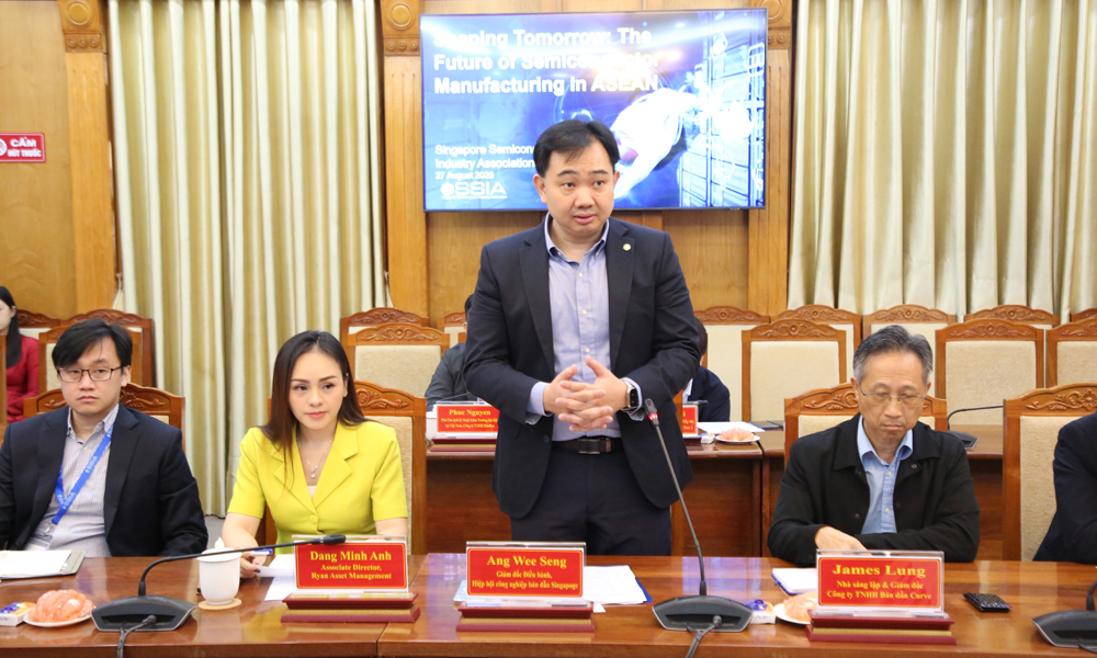Ông Ang Wee Seng Giám đốc điều hành Hiệp hội Công nghiệp bán dẫn Singapore đề nghị lãnh đạo tỉnh tạo điều kiện cho các doanh nghiệp bán dẫn đầu tư sản xuất, kinh doanh tại Bắc Ninh.