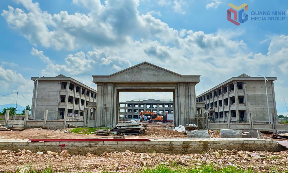 Trường THCS Hồng Thái Đông (phường Hoàng Quế) đang được gấp rút hoàn thành.