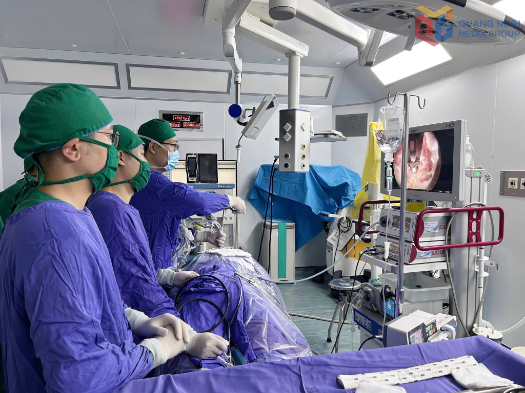 Ca phẫu thuật cột sống cho người bệnh tại Bệnh viện Đa khoa tỉnh Quảng Ninh.