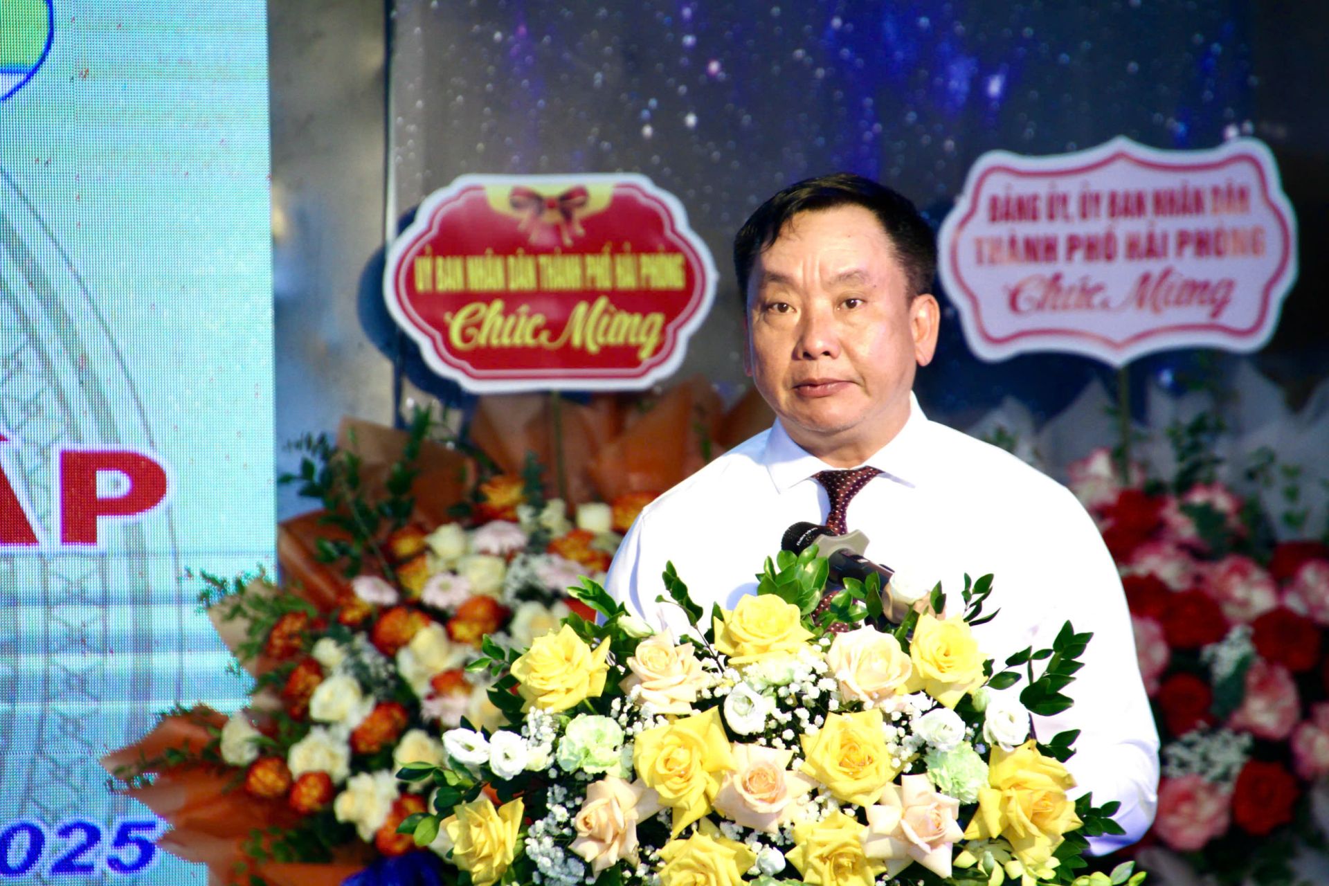 Phó Chủ tịch UBND thành phố Trần Văn Quân phát biểu tại Lễ kỷ niệm. Phó Chủ tịch UBND thành phố Trần Văn Quân phát biểu tại Lễ kỷ niệm.