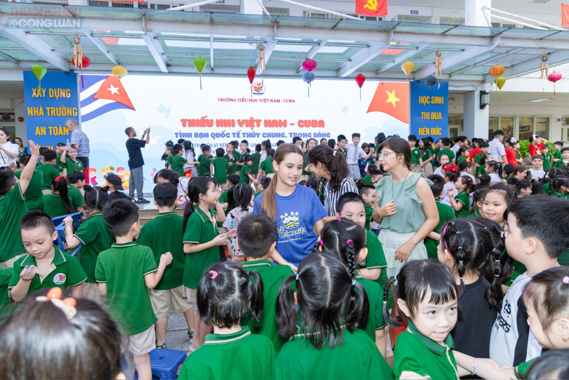 Không khi vui tươi tại trường Tiểu học Việt Nam – Cuba.