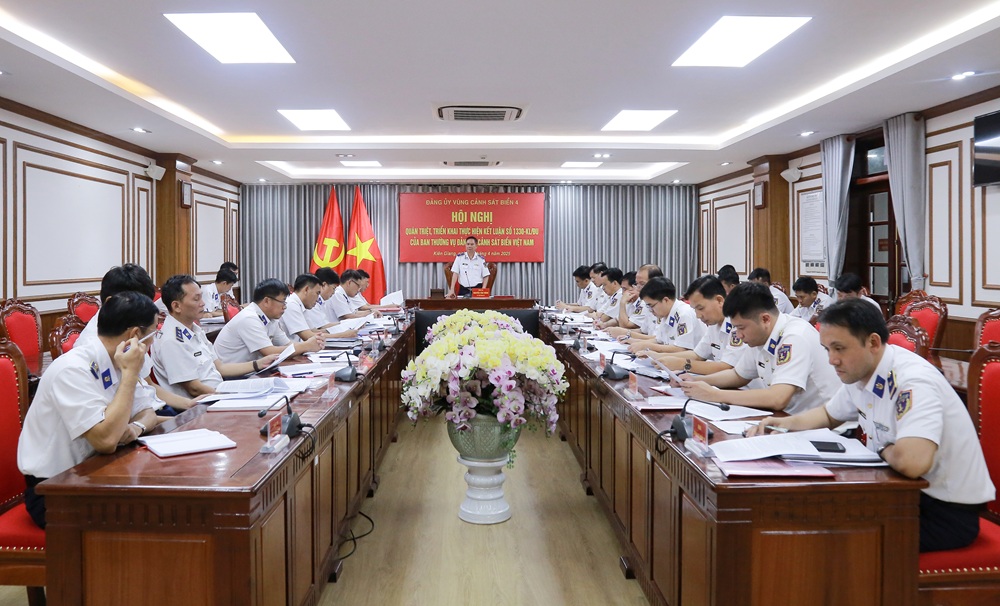 Đảng ủy Vùng Cảnh sát biển 4 tổ chức Hội nghị quán triệt, triển khai Kết luận của Ban Thường vụ Đảng ủy Cảnh sát biển Việt Nam về tiếp tục đẩy mạnh thực hiện Chỉ thị số 32 của Ban Bí thư về tăng cường sự lãnh đạo của Đảng đối với công tác chống khai thác IUU và phát triển bền vững ngành thủy sản.