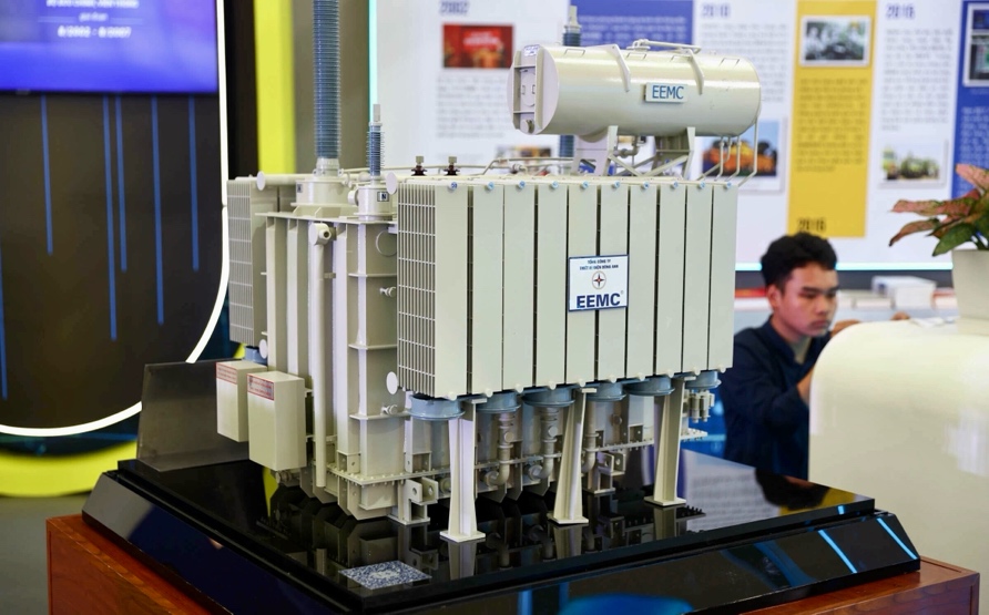 Máy biến áp “Made in Vietnam”: Triển lãm trưng bày mô hình tổ máy biến áp điện lực 500 KV, công suất 3x300 MVA. Đây là sản phẩm đánh dấu việc Việt Nam làm chủ hoàn toàn công nghệ chế tạo máy biến áp công suất lớn, thay thế sản phẩm nhập khẩu.