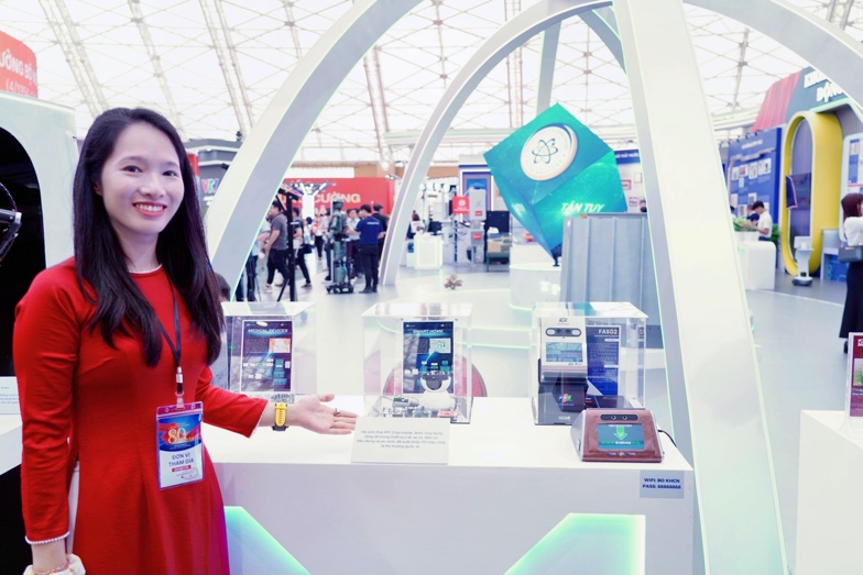 Hệ sinh thái FPT Chip Inside: Hệ sinh thái chip này đã được ứng dụng rộng rãi trong y tế, xe cộ, điện tử tiêu dùng và an ninh, với 70 triệu chip đã được xuất khẩu ra thị trường quốc tế.