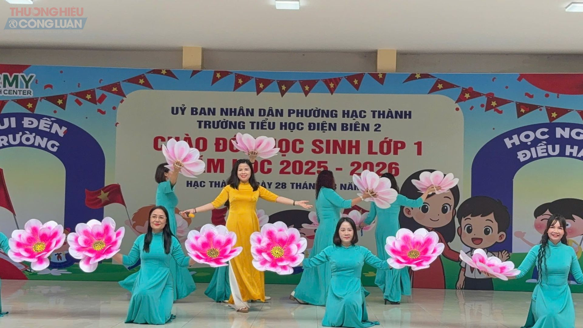 Văn nghệ chào mừng