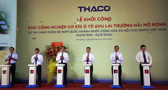 Các lãnh đạo TP.Đà Nẵng bấm nút khởi công dự án Khu công nghiệp cơ khí ô tô Chu Lai Trường Hải mở rộng Các lãnh đạo TP.Đà Nẵng bấm nút khởi công dự án Khu công nghiệp cơ khí ô tô Chu Lai Trường Hải mở rộng