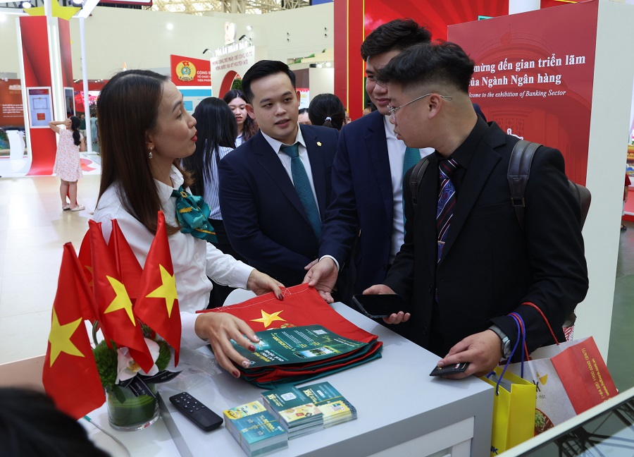 BIDV dành tặng khách hàng tham gia Triển lãm hàng nghìn quà tặng ấn tượng