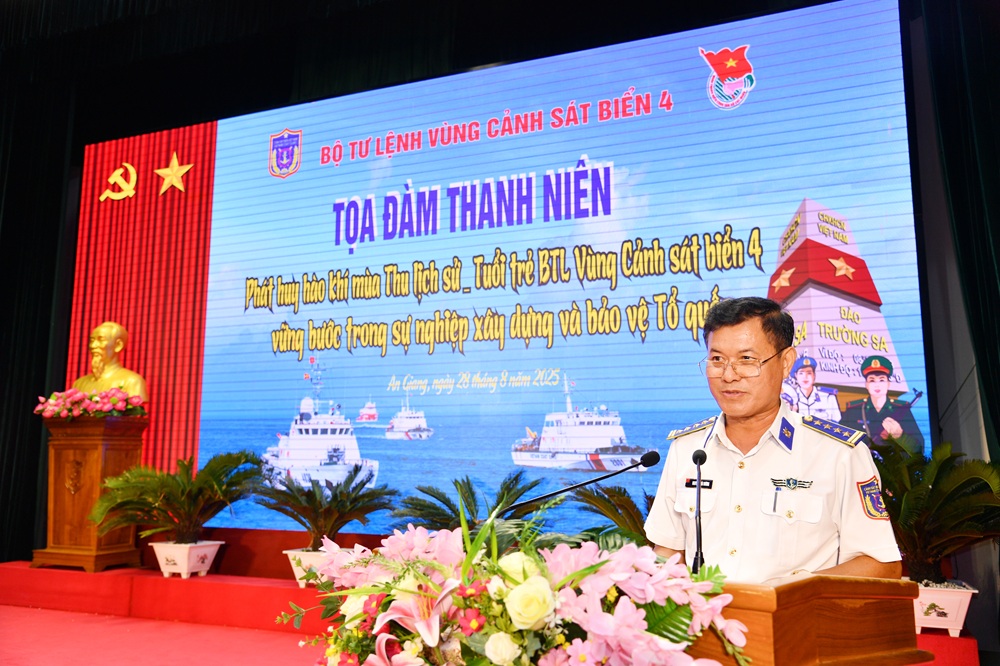 Đại tá Nguyễn Thái Dương - Ủy viên Ban Thường vụ Đảng ủy, Phó Chính ủy BTL Vùng phát biểu tại buổi tọa đàm