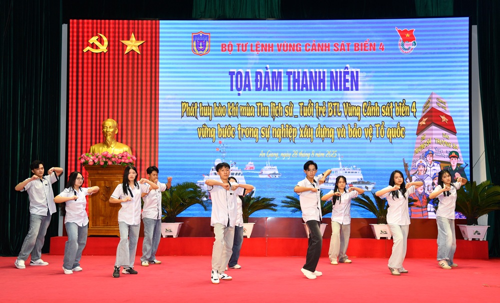 Chương trình văn nghệ tại buổi tọa đàm