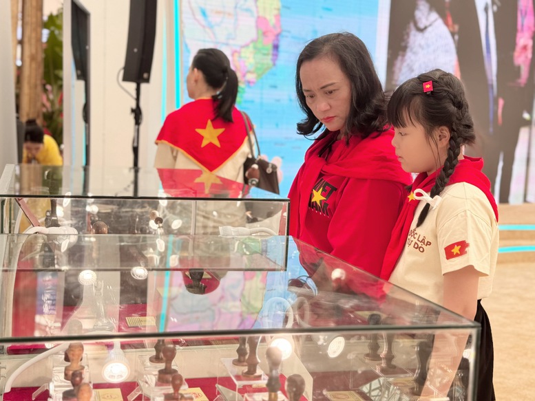 Câu chuyện về những con dấu đặc biệt hấp dẫn người xem ở nhiều lứa tuổi - Ảnh: VGP/Thu Cúc