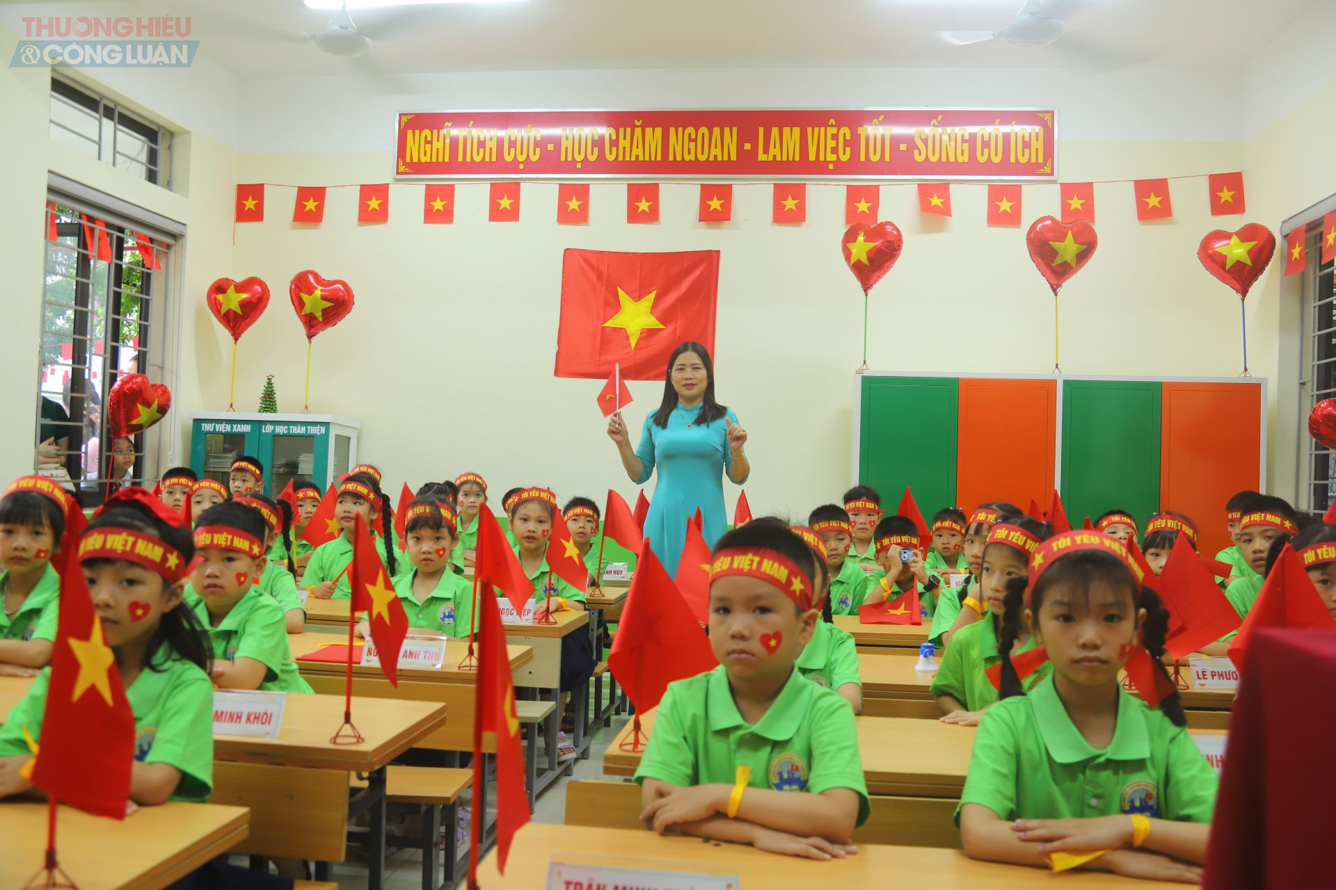 Trường Tiểu học Điện Biên 2 rộn ràng trong ngày chào đón học sinh lớp 1