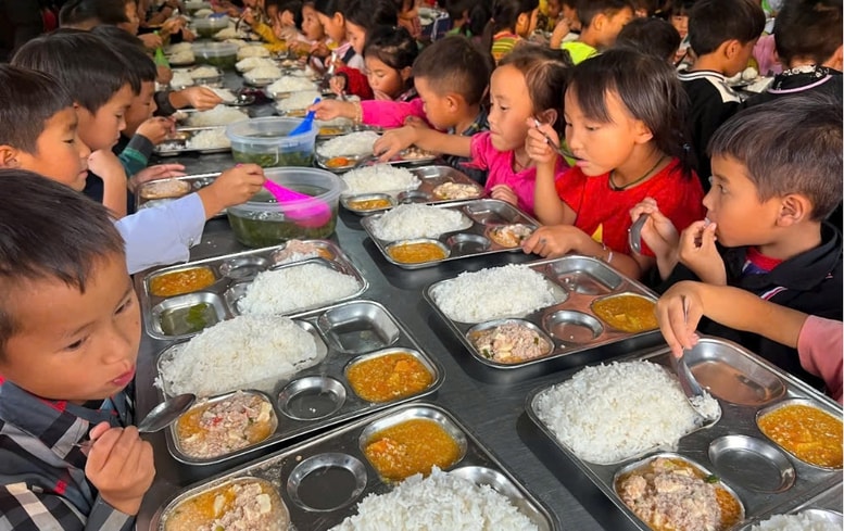 Dự kiến trước ngày 31/8/2025 ban hành Nghị định hỗ trợ bữa ăn trưa cho học sinh tiểu học và trung học cơ sở học ở các xã biên giới đất liền. Ảnh báo Lâm Đồng.