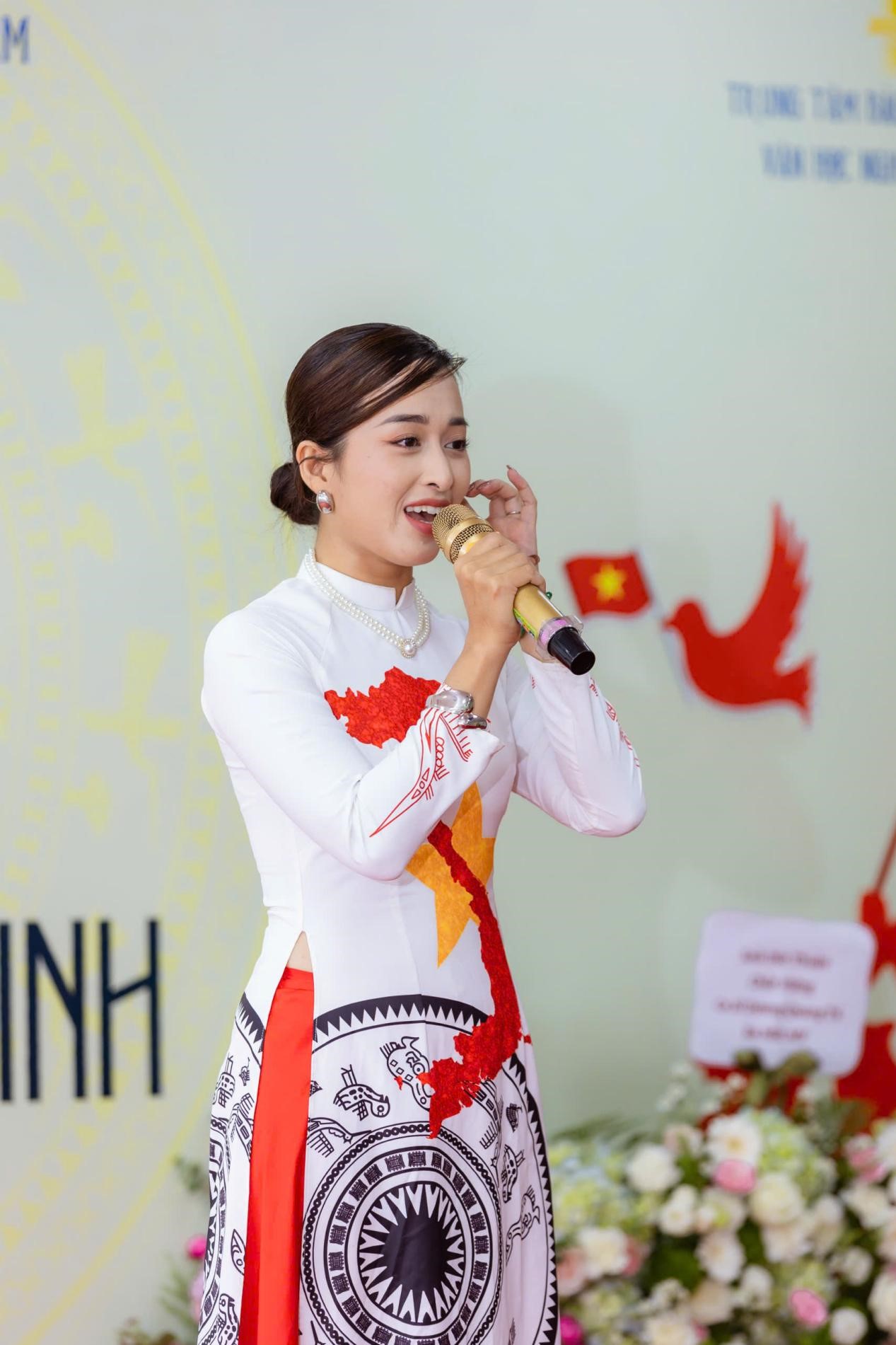 Nữ ca sĩ KATD-Người được giao nhiệm vụ thể hiện chính trong ca khúc “Tự Hào Việt Nam Hồ Chí Minh” Nữ ca sĩ KATD-Người được giao nhiệm vụ thể hiện chính trong ca khúc “Tự Hào Việt Nam Hồ Chí Minh”