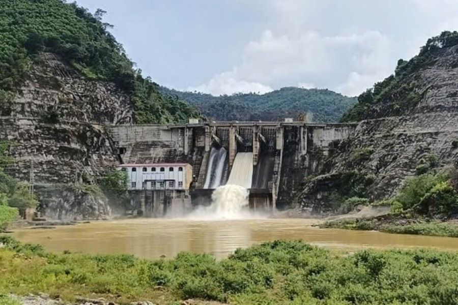 Nhà máy Thủy điện Hố Hô xả tràn để tăng dung tích phòng lũ.