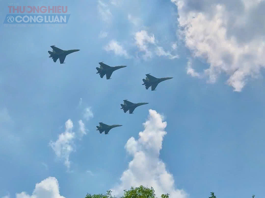 Hà Nội: Yêu cầu người dân không thả diều, bóng bay, đèn trời ảnh hưởng an toàn bay dịp 2/9