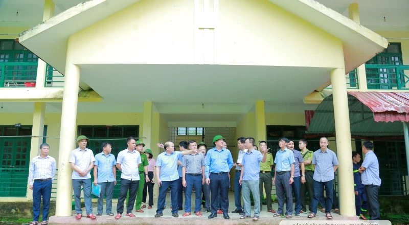 Phó Chủ tịch UBND tỉnh Thanh Hóa kiểm tra, chỉ đạo khắc phục thiệt hại sau mưa bão