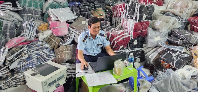 Lực lượng QLTT tỉnh Khánh Hòa kiểm tra hàng hóa tại cơ sở xã Ninh Phước Lực lượng QLTT tỉnh Khánh Hòa kiểm tra hàng hóa tại cơ sở xã Ninh Phước