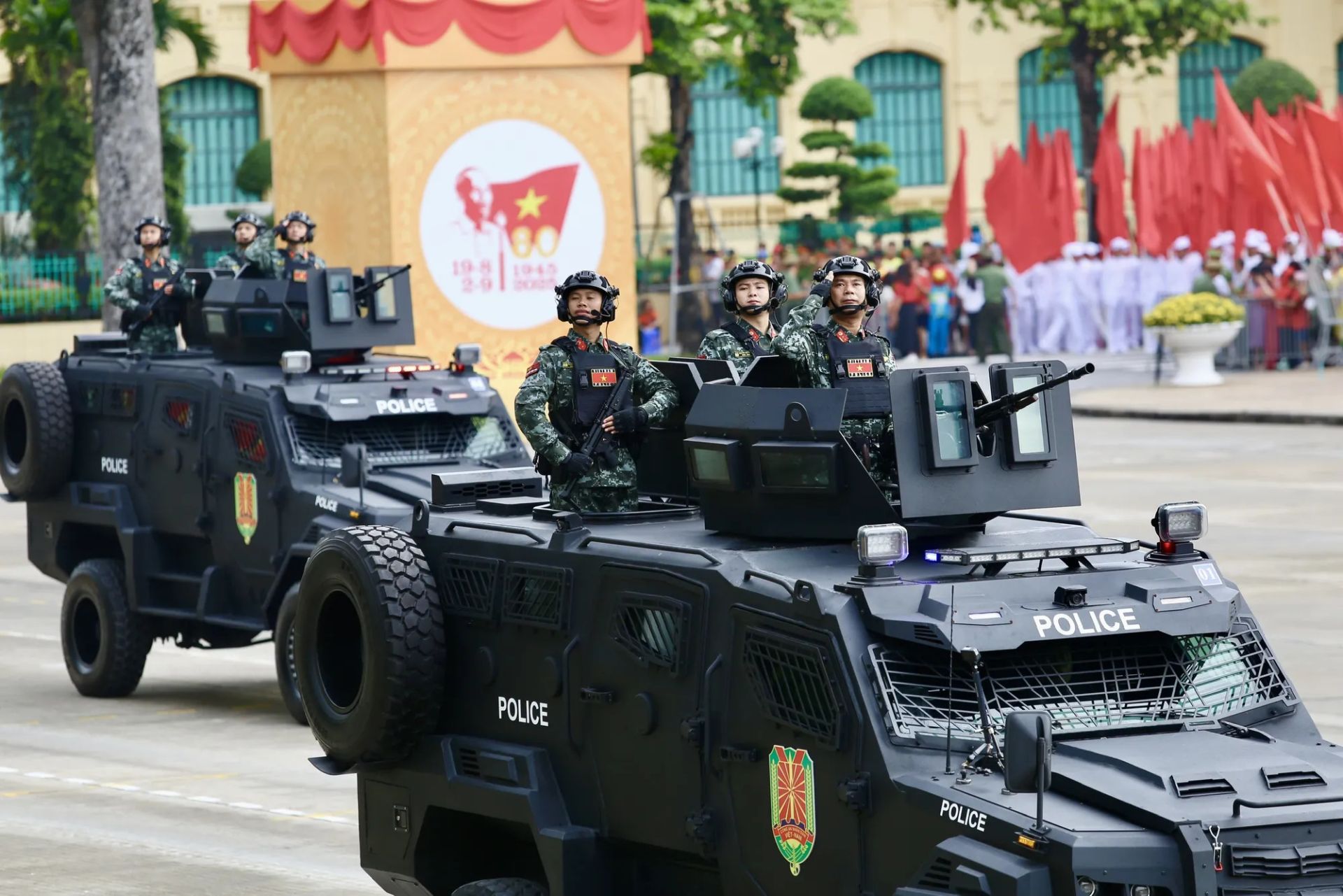 Khối phương tiện đặc chủng tác chiến chống khủng bố của lực lượng Cảnh sát đặc nhiệm, đại diện cho sức mạnh, tính chính quy, tinh nhuệ, hiện đại của lực lượng Công an nhân dân Việt Nam. Ảnh: HOÀNG GIANG
