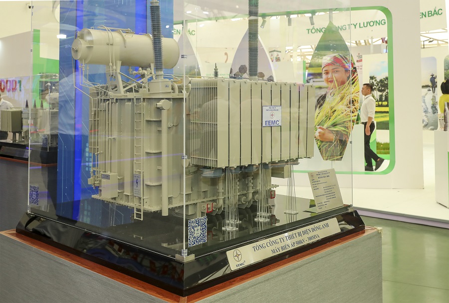 Mô hình tổ máy biến áp 500kV - 900MVA do Tổng công ty Thiết bị điện Đông Anh (EEMC) chế tạo. Nguồn ảnh: EVNEIC