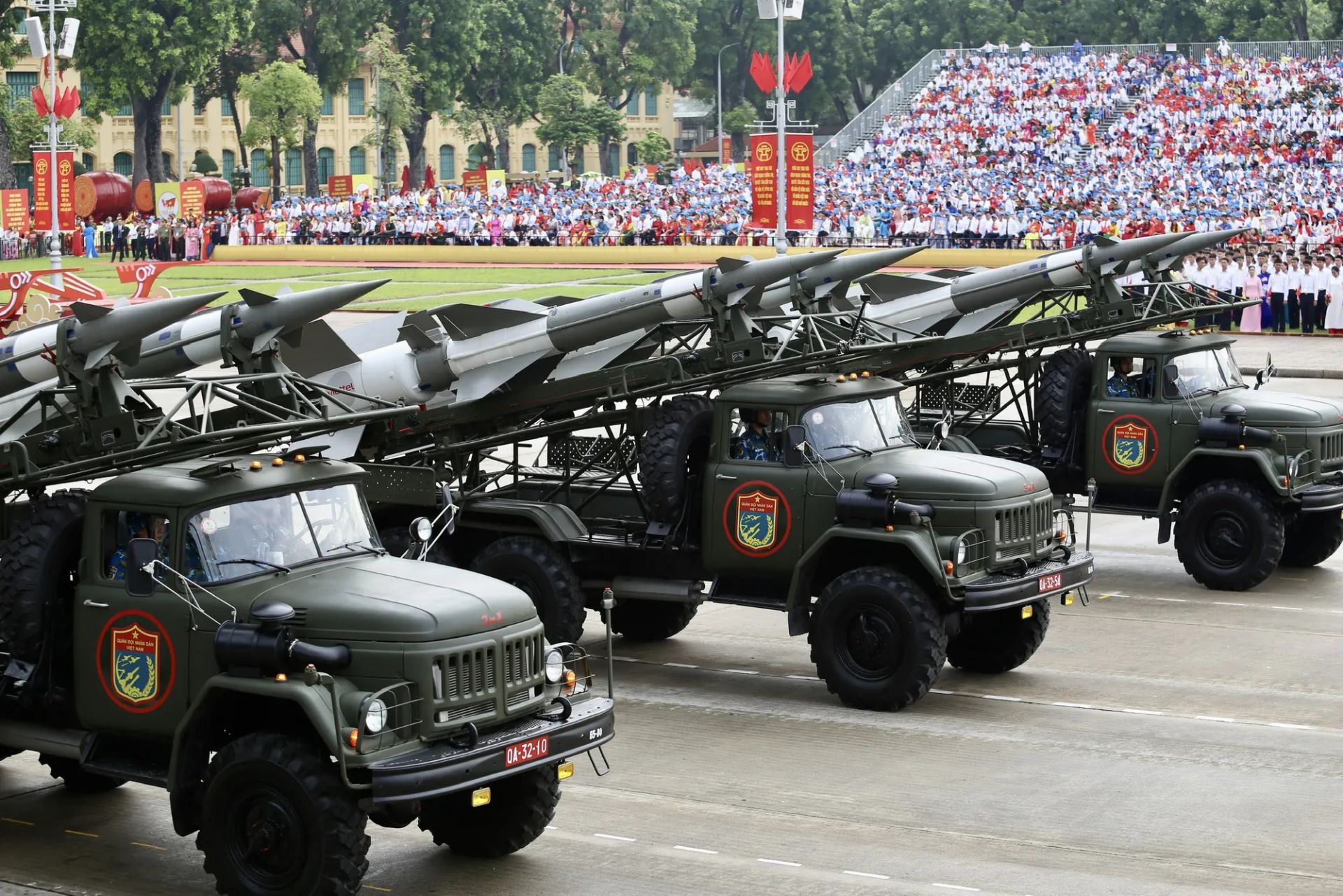 Tổ hợp Tên lửa Phòng không S-125-VT do Tập đoàn Công nghiệp - Viễn thông Quân đội nghiên cứu, cải tiến và hiện đại hoá, có ưu điểm vượt trội về khả năng cơ động nhanh, cự ly tiêu diệt mục tiêu xa hơn và hiệu quả chiến đấu cao hơn. Ảnh: HOÀNG GIANG