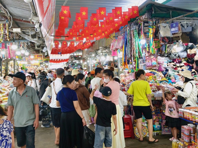 Các tiểu thương cam kết niêm yết giá và bán theo giá niêm yết