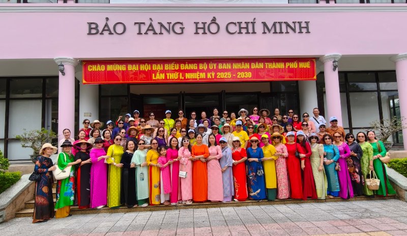 Tiểu thương chợ Đông Ba - Rộn ràng các hoạt động chào mừng 80 năm Cách mạng Tháng Tám, Quốc khánh 2/9