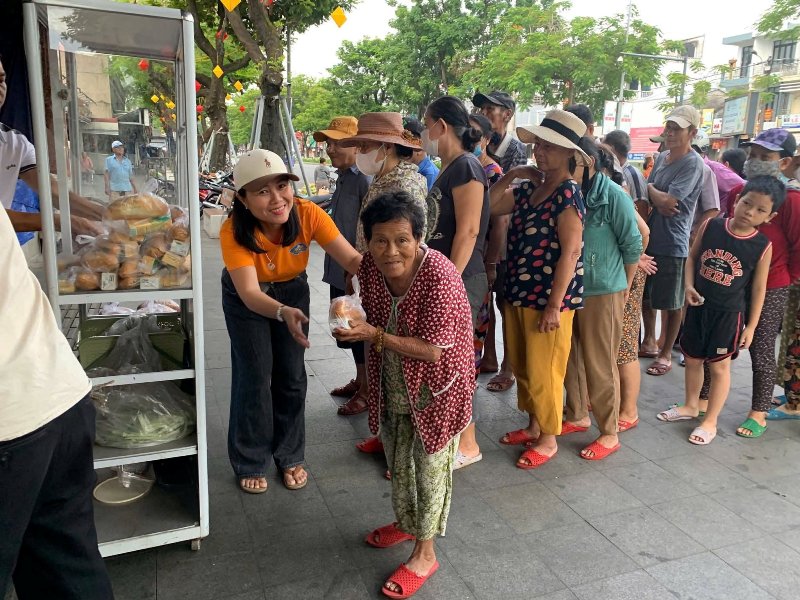 Tủ mì 0 đồng thường xuyên sáng chủ nhật