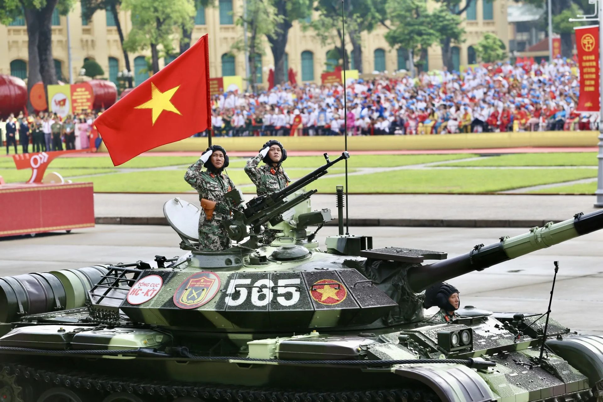 Trong các chiến dịch lịch sử như Đường 9 - Nam Lào, Quảng Trị, Tây Nguyên, Chiến dịch Hồ Chí Minh, những chiếc xe tăng T-54B và T-55 đã lập nên chiến công hiển hách, viết tiếp trang sử hào hùng của dân tộc. Ảnh: HOÀNG GIANG