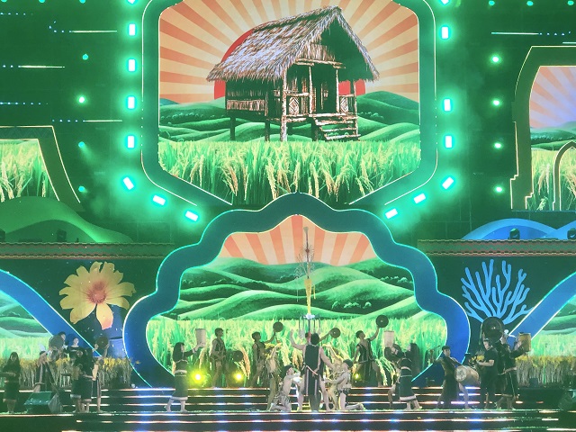 Một số hình ảnh về Lễ khai mạc Lễ hội tinh hoa Đại ngàn – Biển xanh hội tụ năm 2025. Ảnh: VH