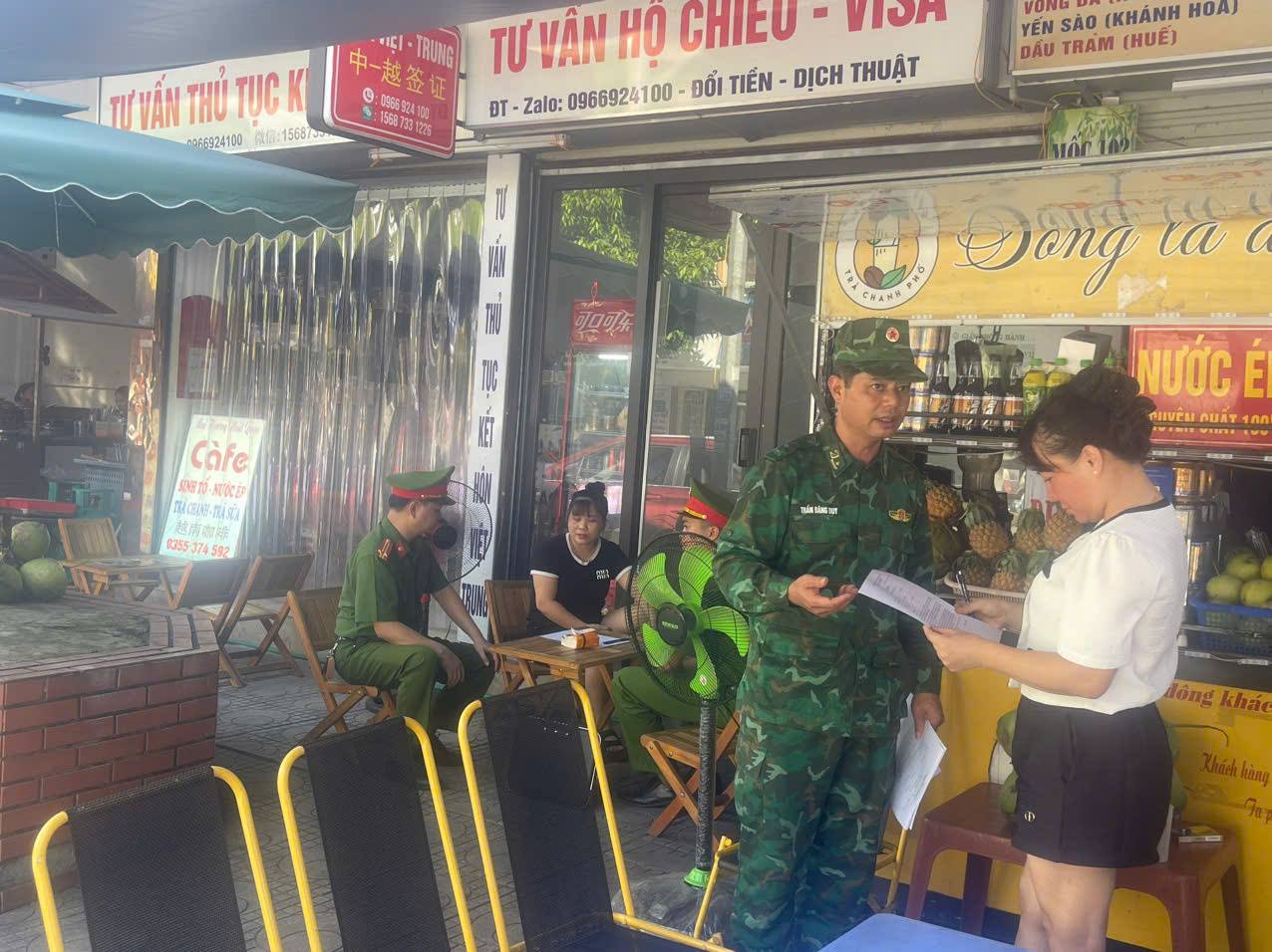 Công an phường Lào Cai tăng cường kiểm tra, tuyên truyền, xử lý vi phạm hoạt động đổi ngoại tệ tại khu vực cửa khẩu quốc tế