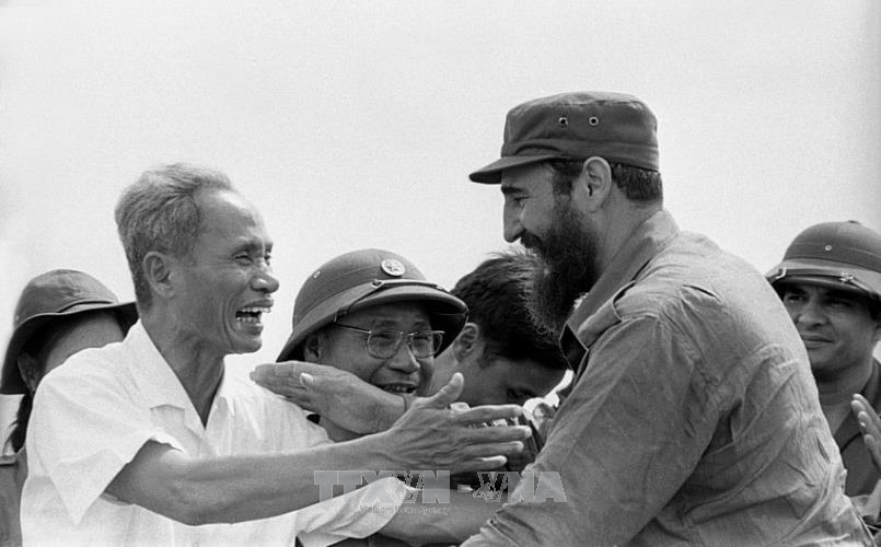 Cố Thủ tướng Phạm Văn Đồng và Chủ tịch Fidel Castro. Ảnh Tư liệu.