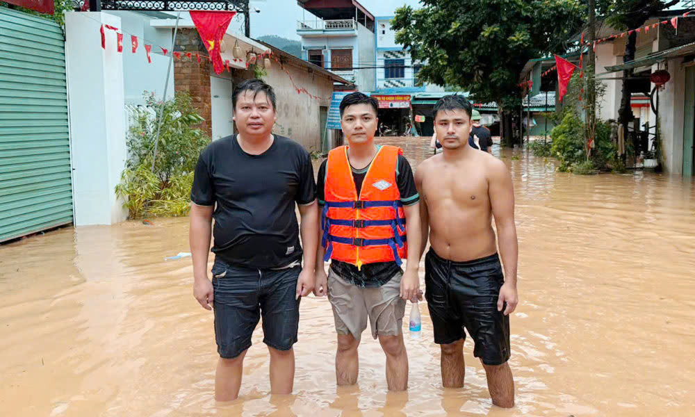 Hai chiến sĩ dân quân dũng cảm cứu người trong mưa lũ nhận Bằng khen của Chủ tịch tỉnh Bắc Ninh