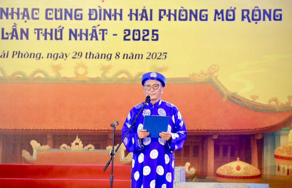 Tiến sĩ Hoàng Văn Kể - Chủ tịch Hội đồng Mạc tộc Hải Phòng, Phó Trưởng Ban Liên hoan phát biểu khai mạc Tiến sĩ Hoàng Văn Kể - Chủ tịch Hội đồng Mạc tộc Hải Phòng, Phó Trưởng Ban Liên hoan phát biểu khai mạc