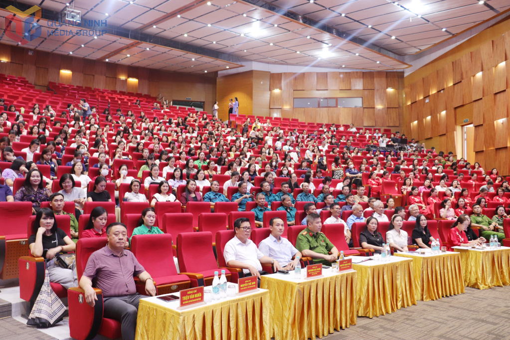 Các đại biểu tham dự hội nghị. Các đại biểu tham dự hội nghị.